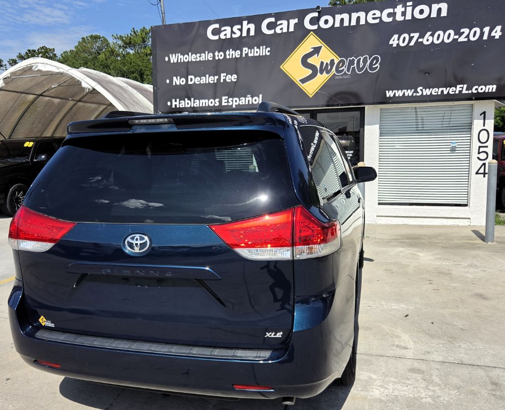 2012 Toyota Sienna - $8,250