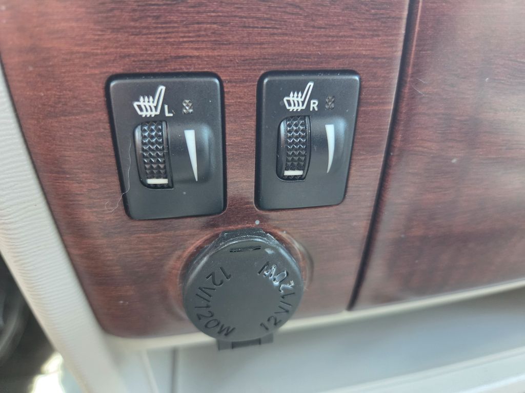 2012 Toyota Sienna - $7,750