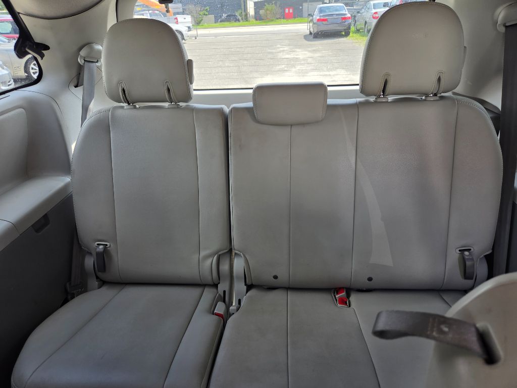 2012 Toyota Sienna - $7,750