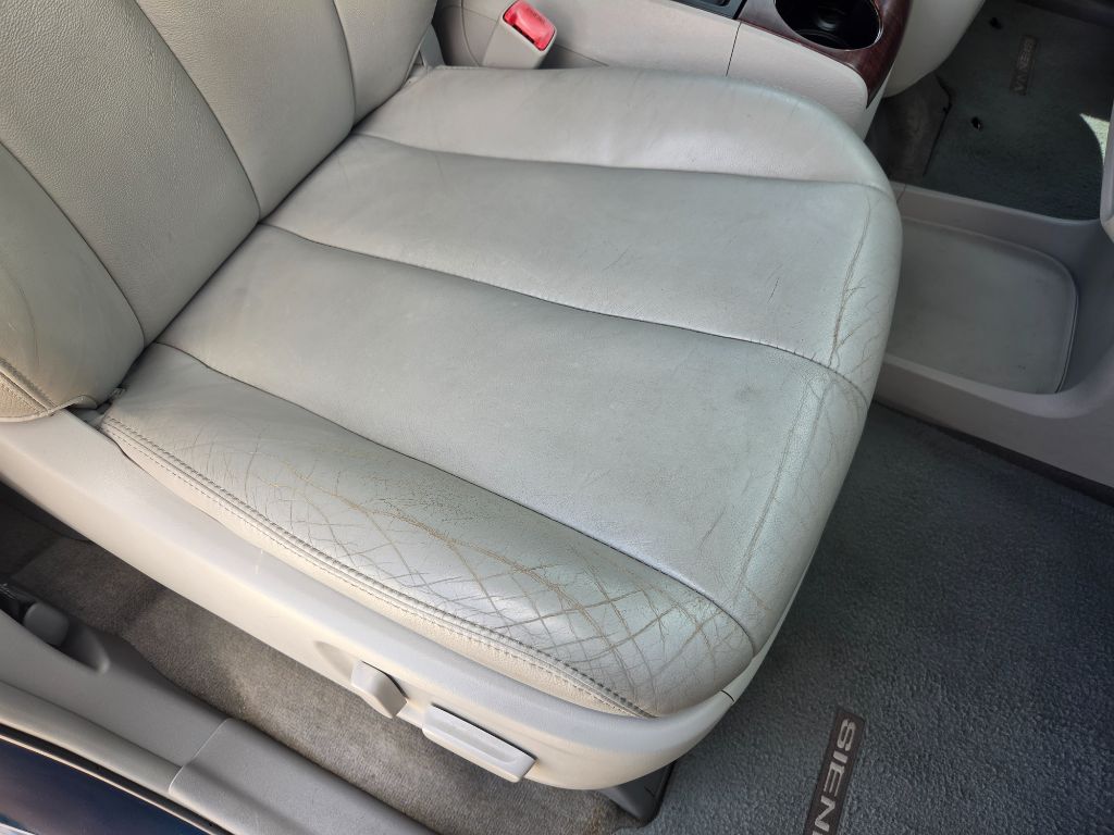 2012 Toyota Sienna - $7,750