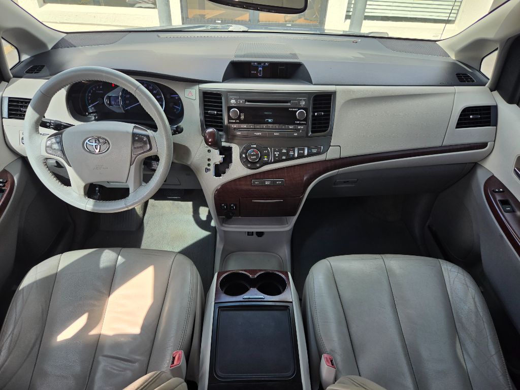 2012 Toyota Sienna - $7,750