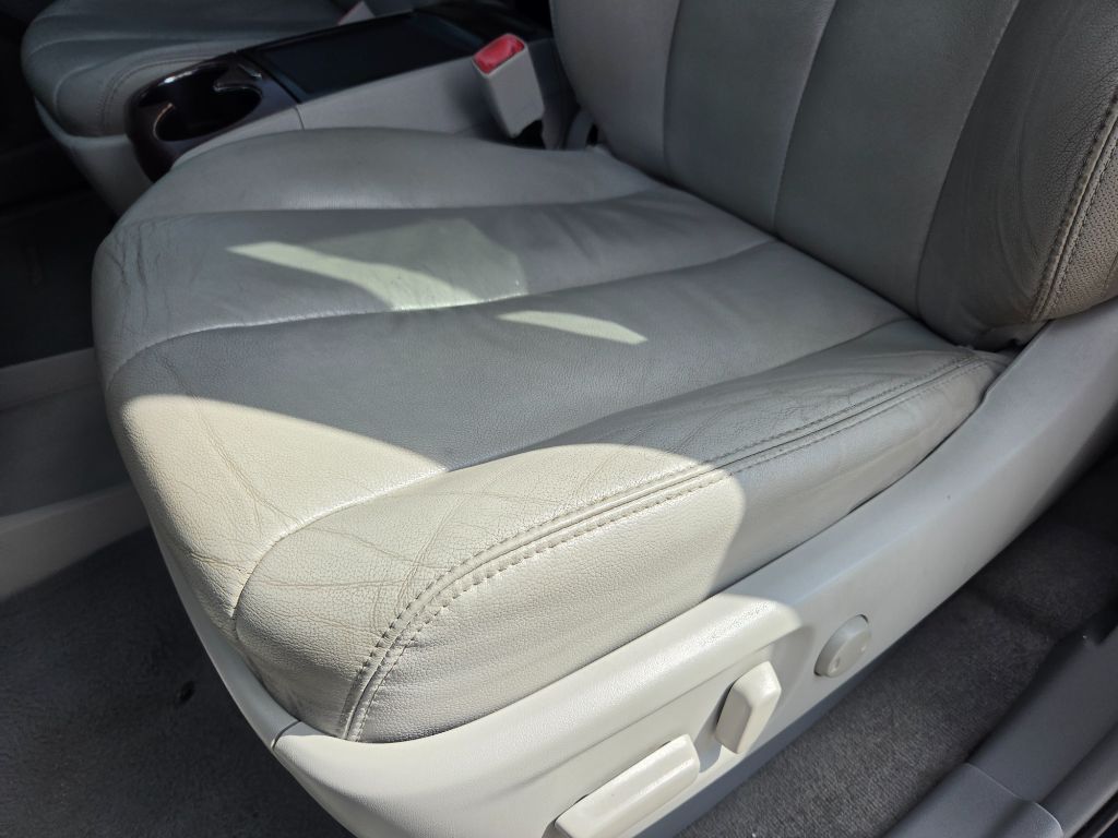 2012 Toyota Sienna - $7,750