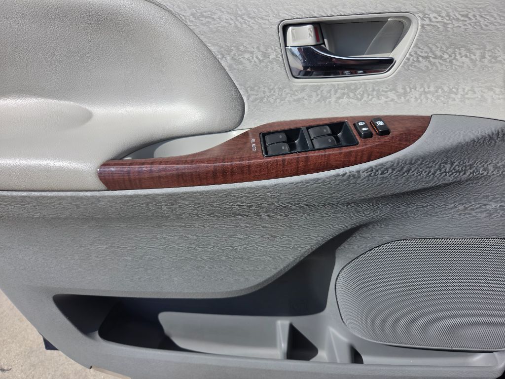 2012 Toyota Sienna - $7,750