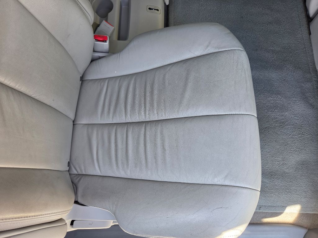 2012 Toyota Sienna - $8,250
