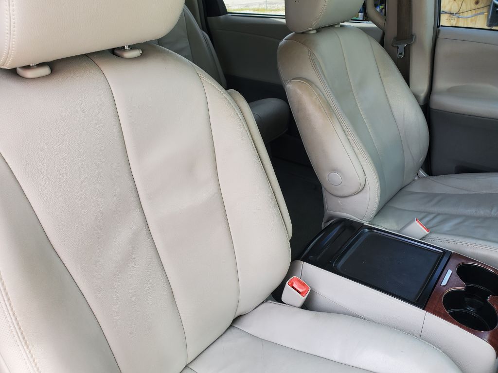 2012 Toyota Sienna - $8,750