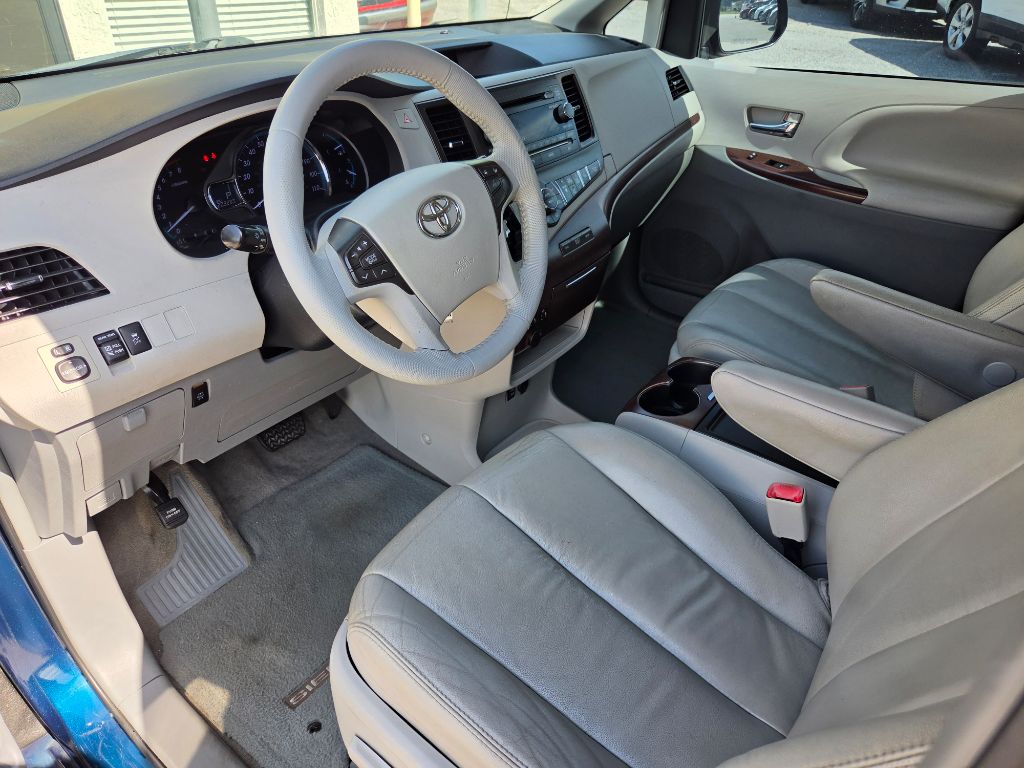 2012 Toyota Sienna - $8,250