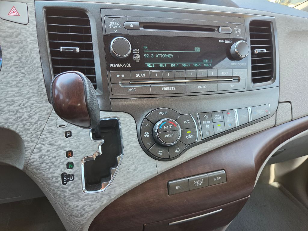 2012 Toyota Sienna - $8,250