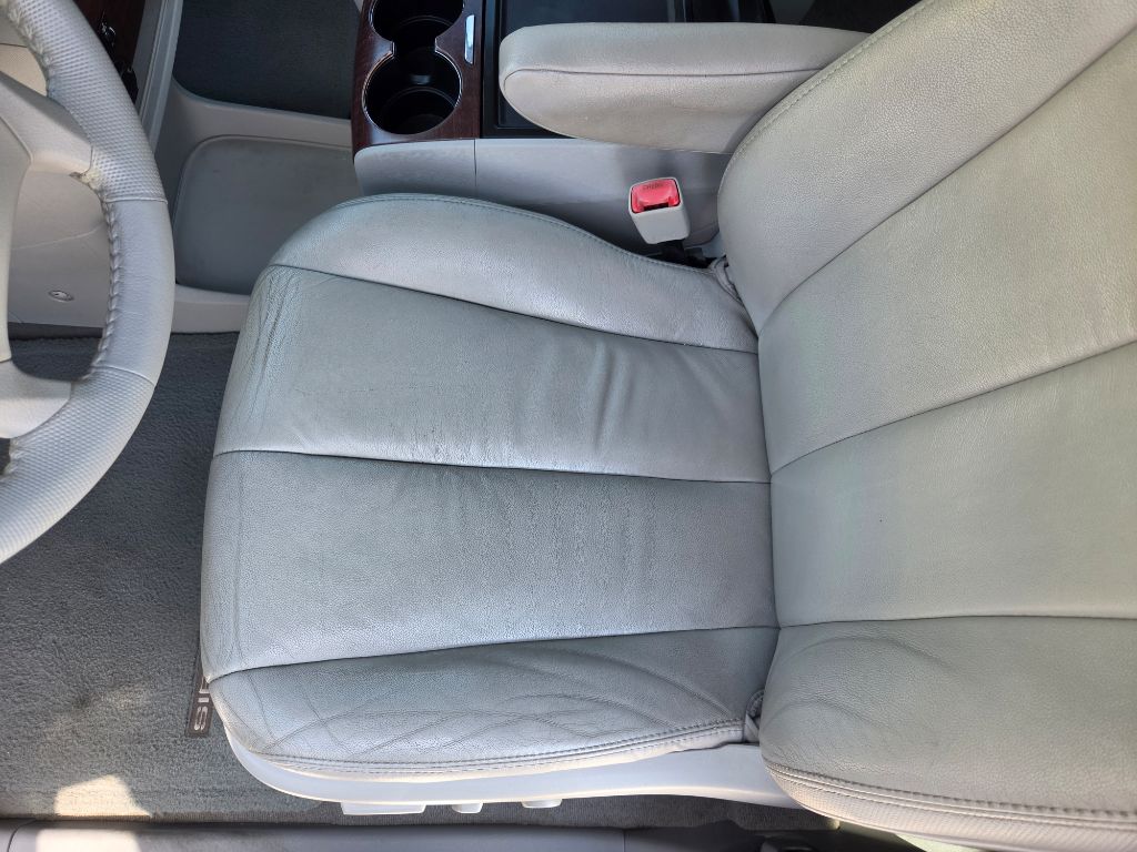2012 Toyota Sienna - $8,250