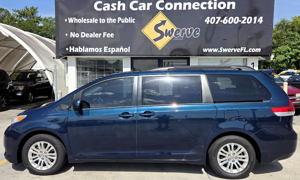 2012 Toyota Sienna - $8,250