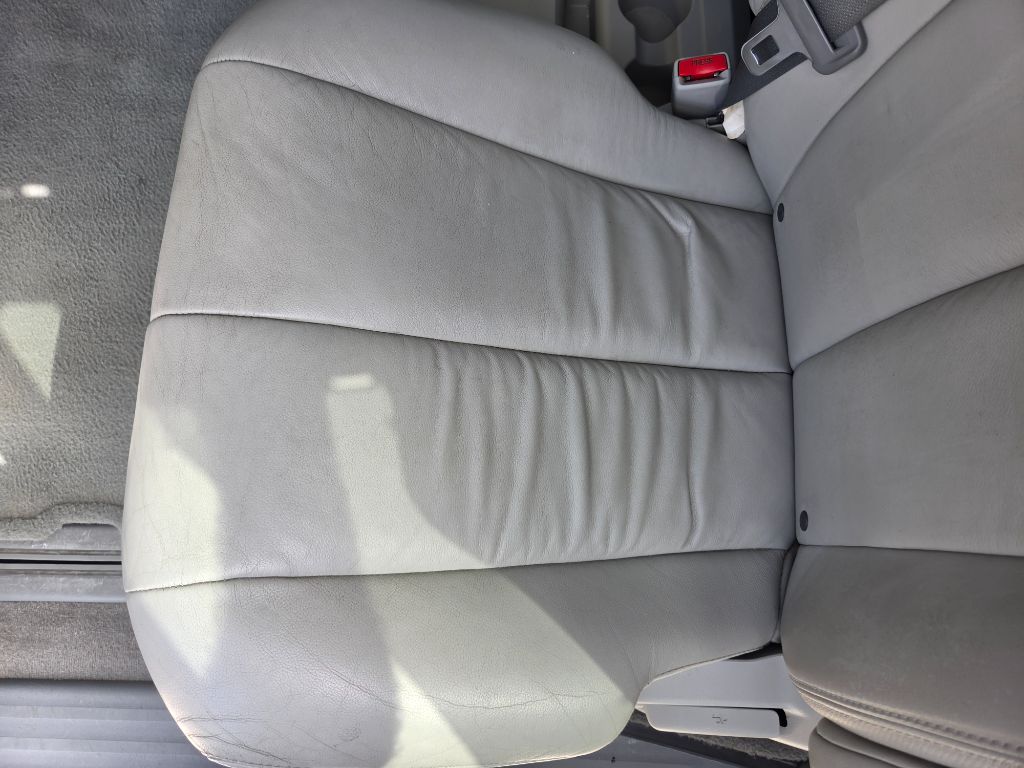 2012 Toyota Sienna - $7,750