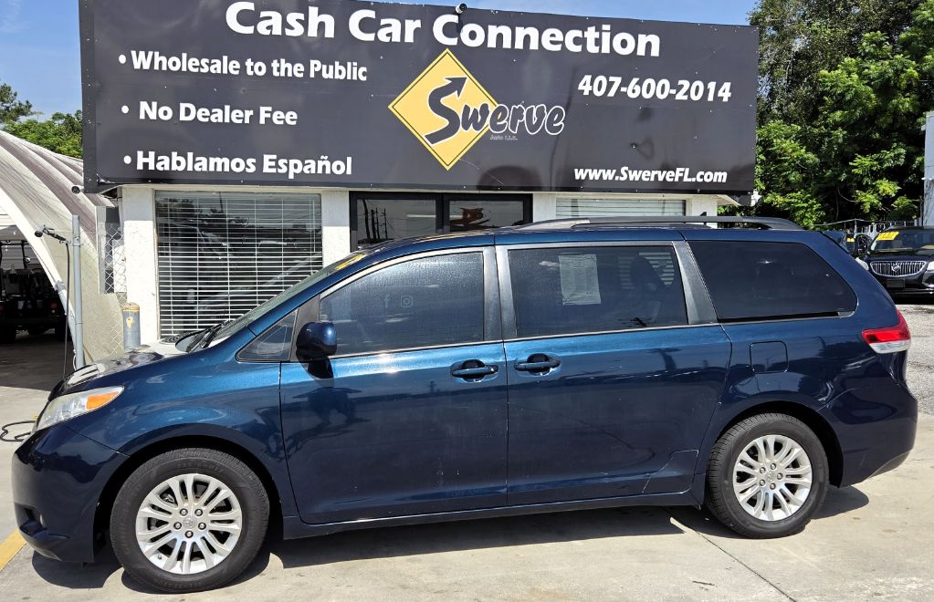 2012 Toyota Sienna - $8,250