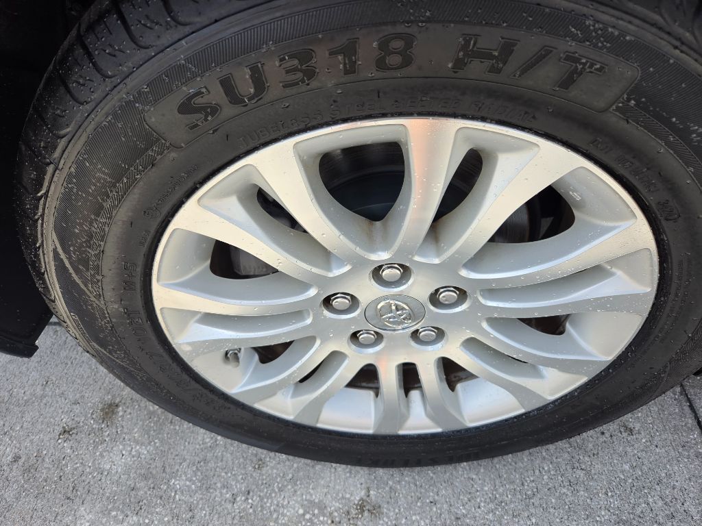 2012 Toyota Sienna - $7,750