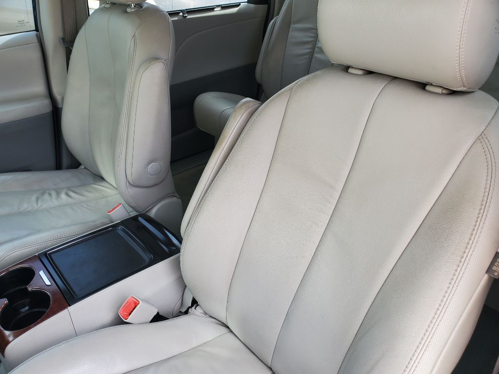 2012 Toyota Sienna - $8,750