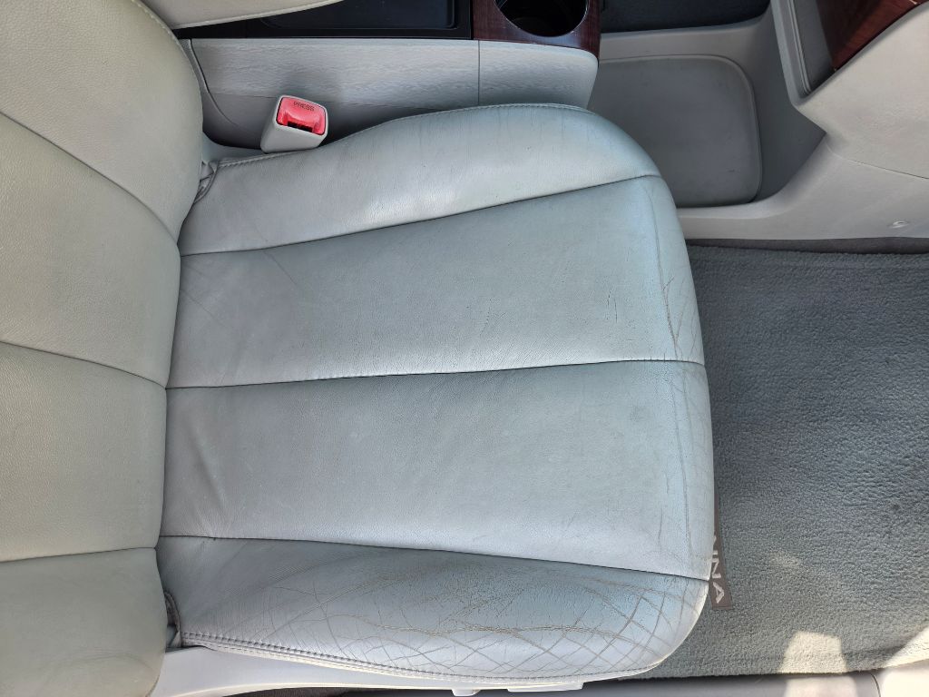 2012 Toyota Sienna - $8,250