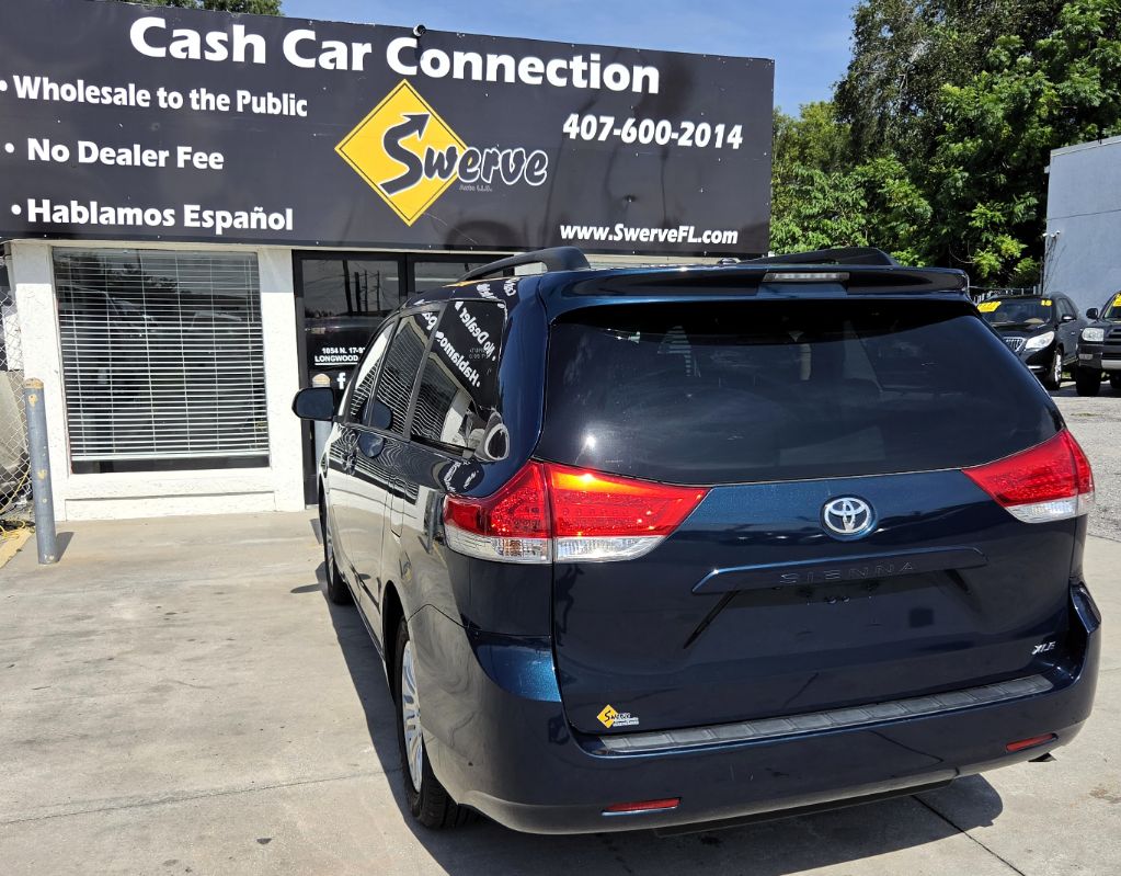 2012 Toyota Sienna - $8,250
