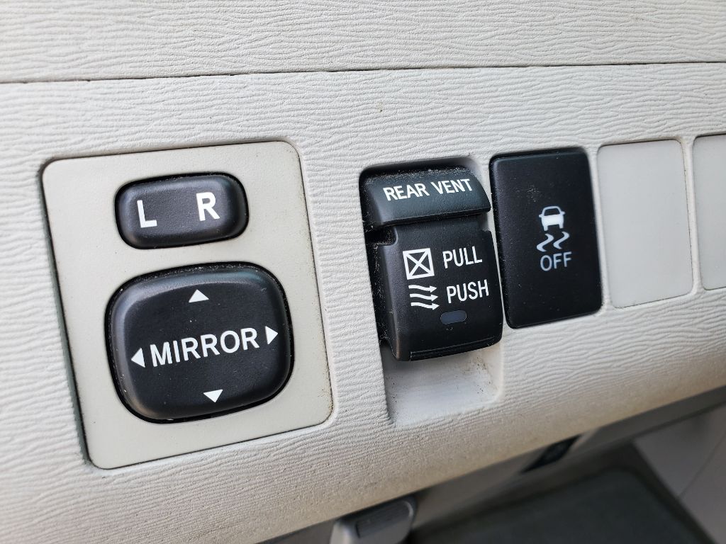 2012 Toyota Sienna - $8,750