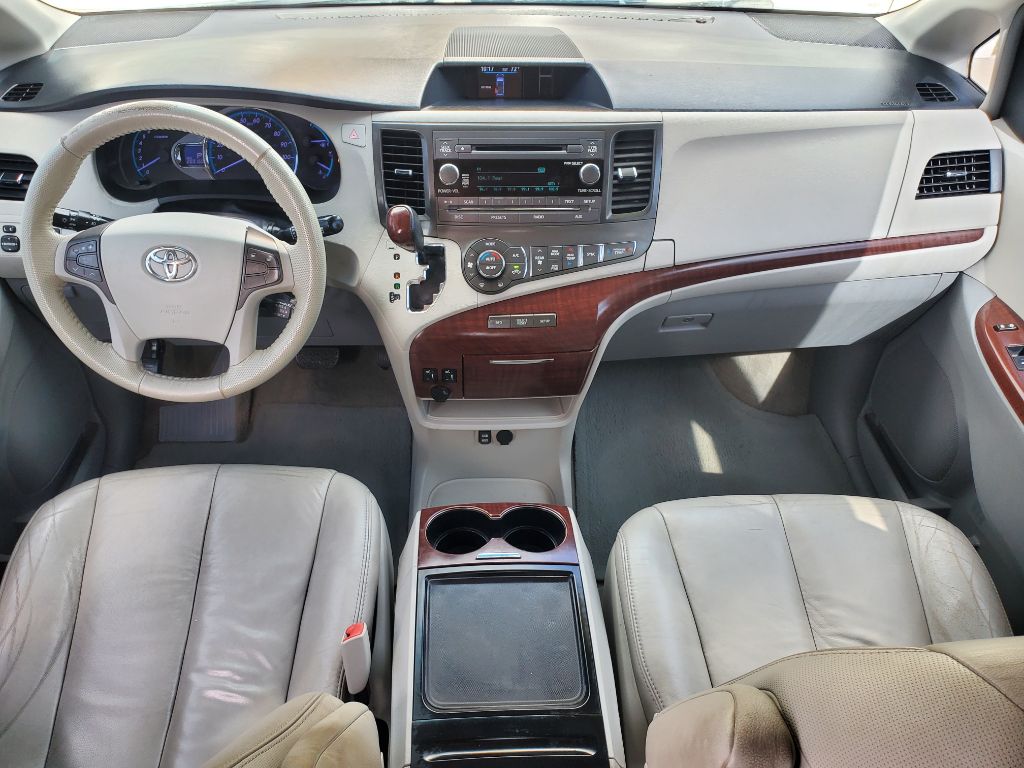 2012 Toyota Sienna - $8,750