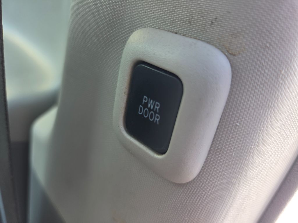 2012 Toyota Sienna - $7,750
