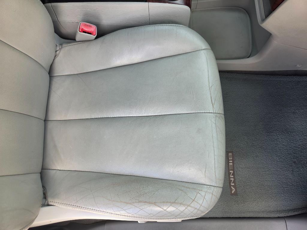 2012 Toyota Sienna - $7,750