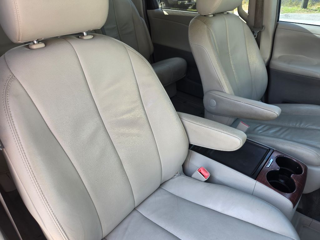 2012 Toyota Sienna - $8,250