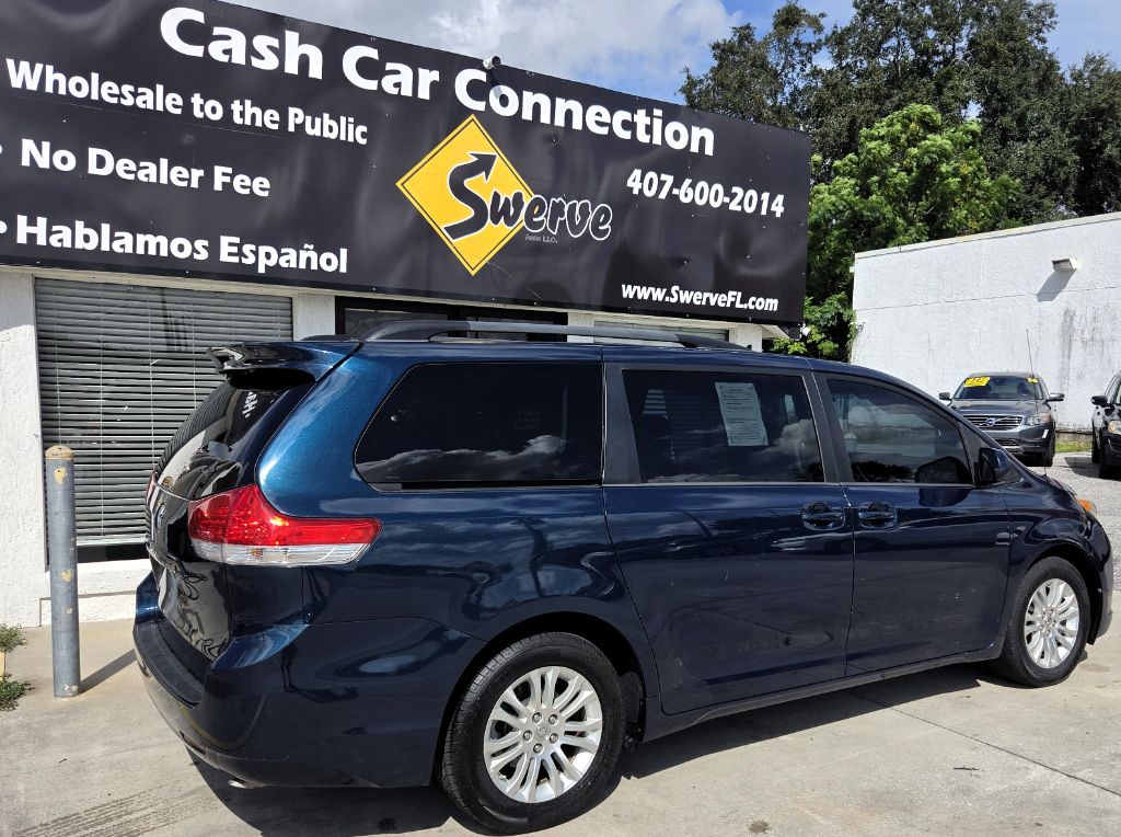 2012 Toyota Sienna - $7,750