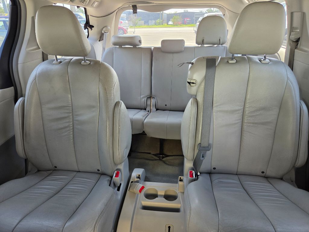 2012 Toyota Sienna - $8,250