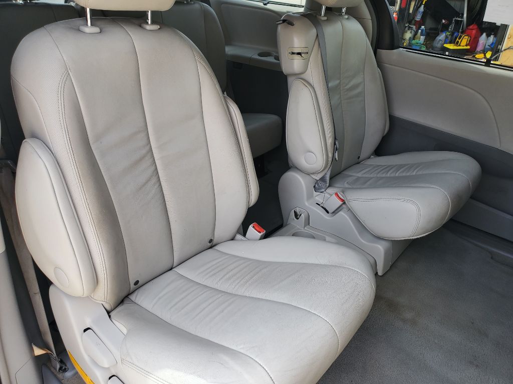 2012 Toyota Sienna - $8,750