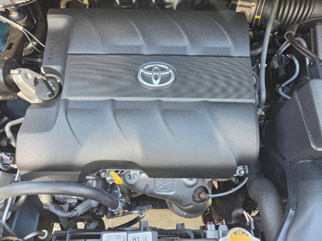 2012 Toyota Sienna - $8,250
