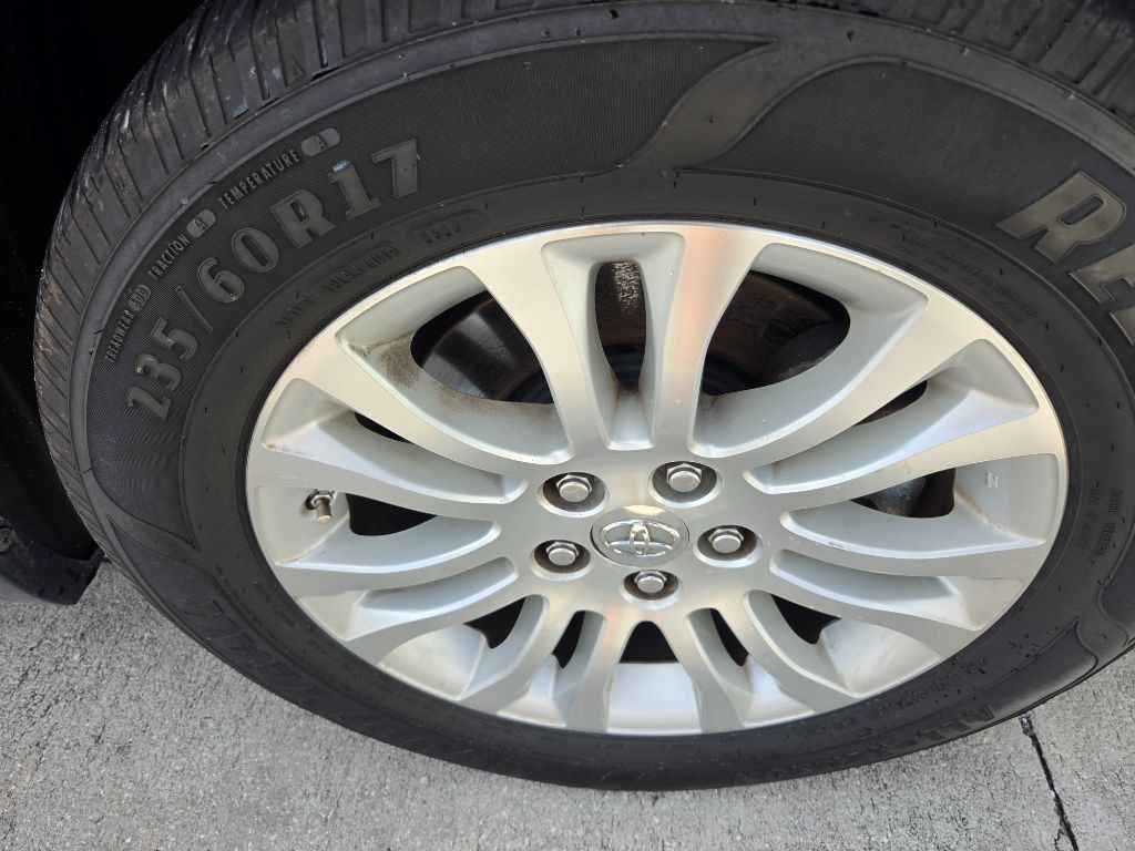 2012 Toyota Sienna - $7,750