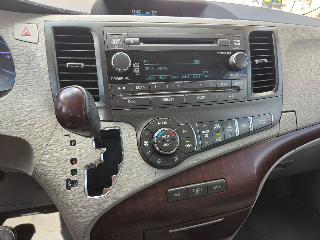 2012 Toyota Sienna - $7,750