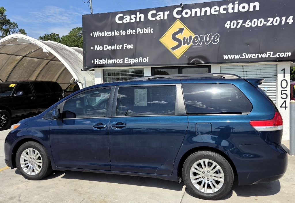 2012 Toyota Sienna - $8,250