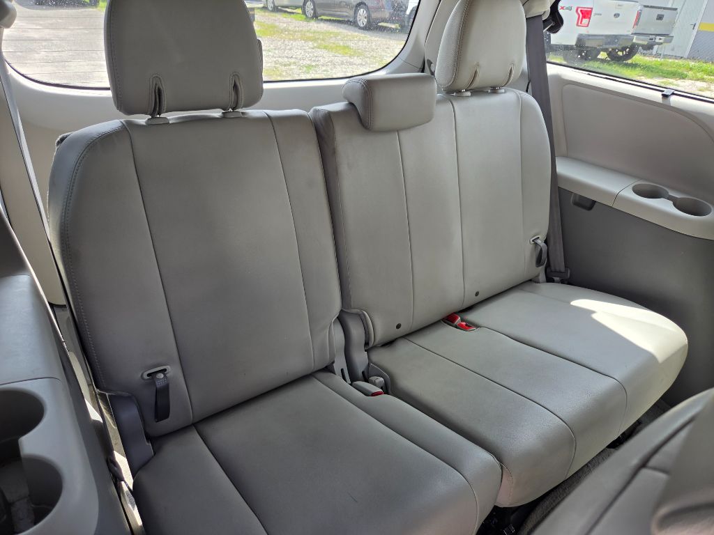 2012 Toyota Sienna - $7,750
