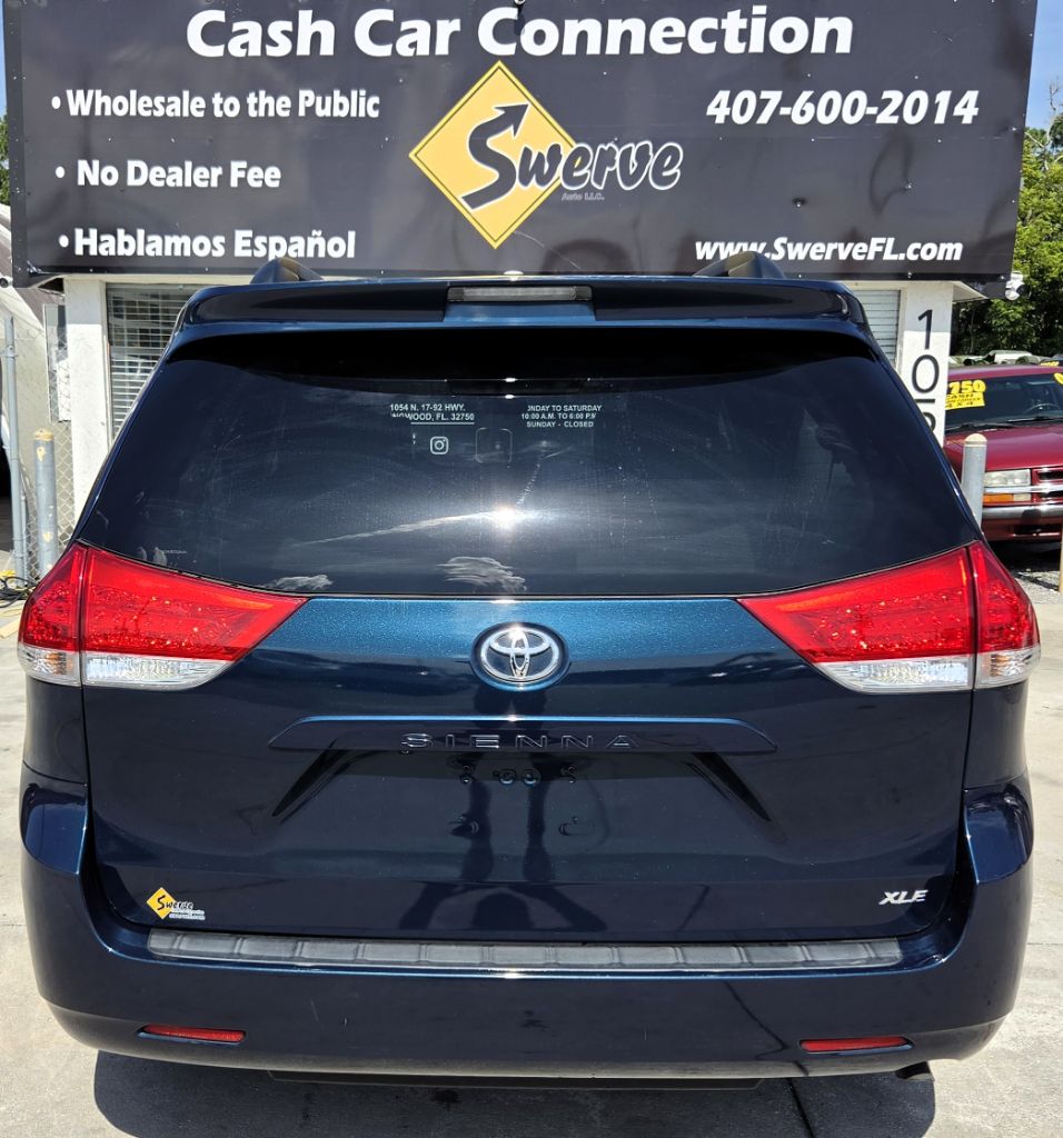 2012 Toyota Sienna - $8,250