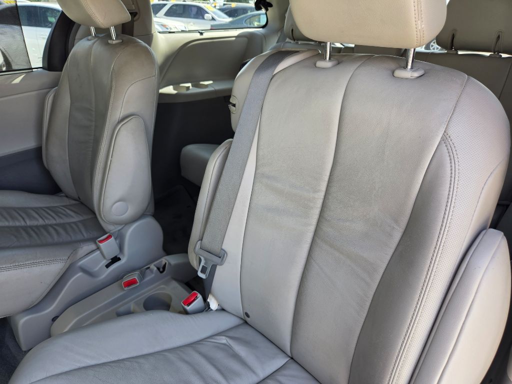 2012 Toyota Sienna - $8,250