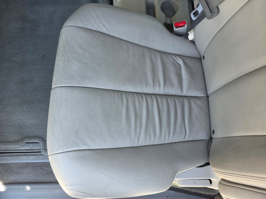 2012 Toyota Sienna - $8,250