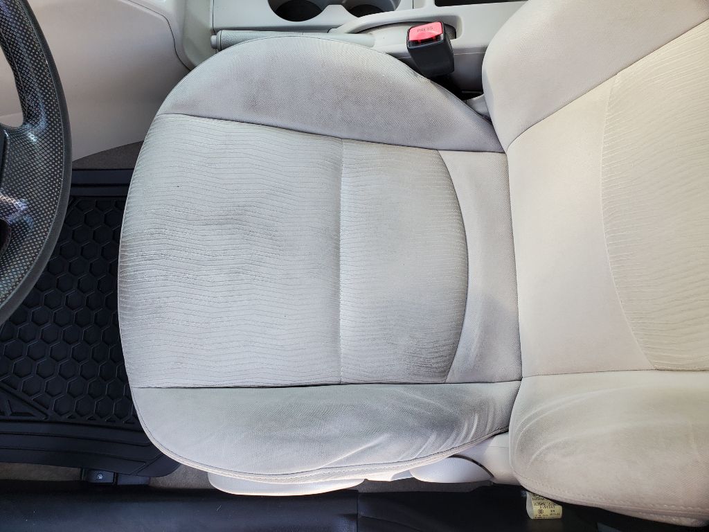 2010 MAZDA MAZDA5 - $4,250