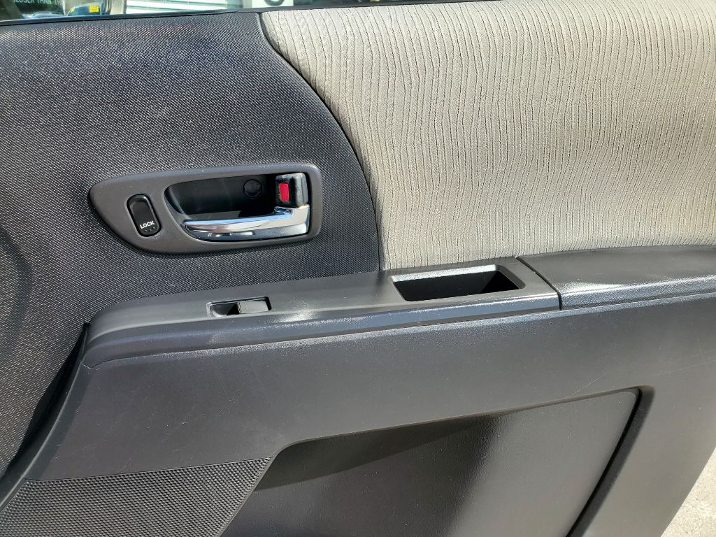 2010 MAZDA MAZDA5 - $4,250