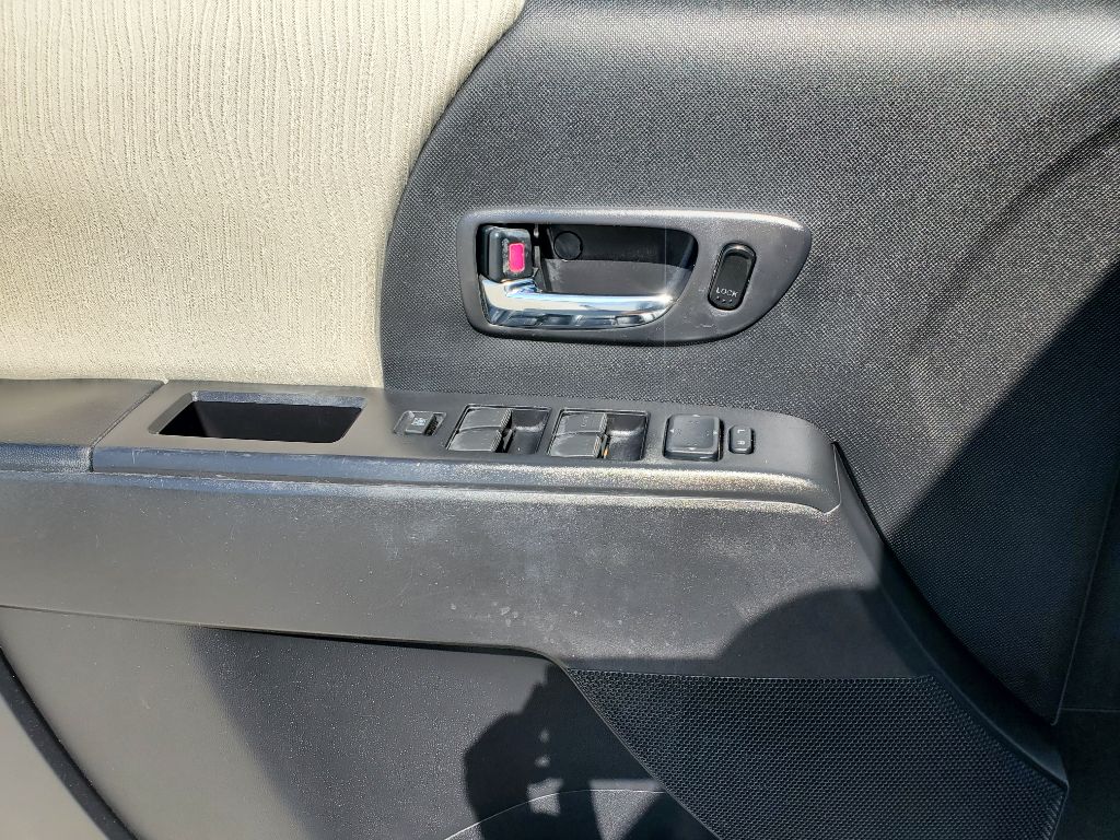 2010 MAZDA MAZDA5 - $4,250