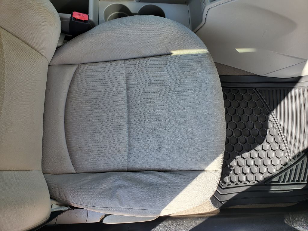 2010 MAZDA MAZDA5 - $4,250
