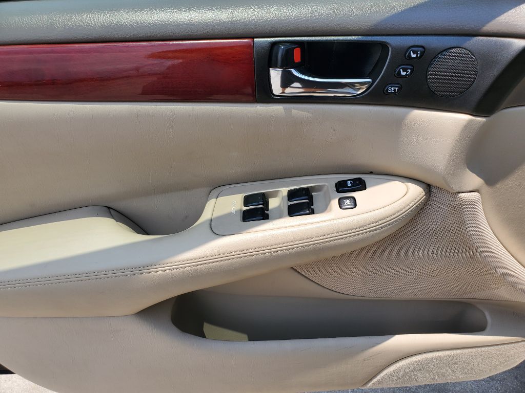 2002 Lexus ES - $7,250