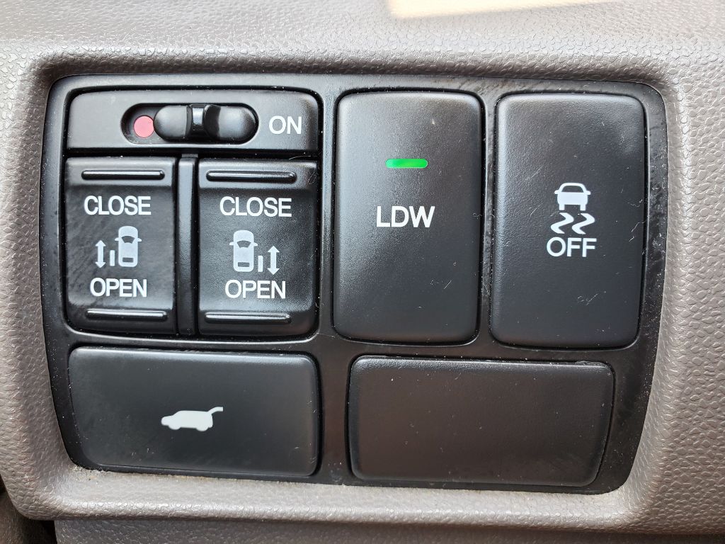 2016 Honda Odyssey - $9,750