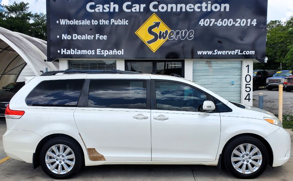 2014 Toyota Sienna - $9,750