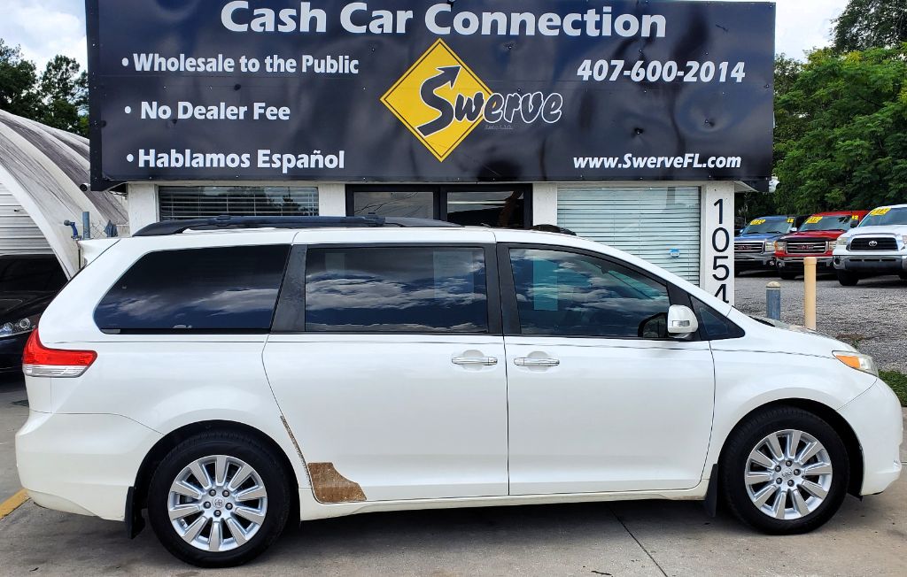 2014 Toyota Sienna - $9,750
