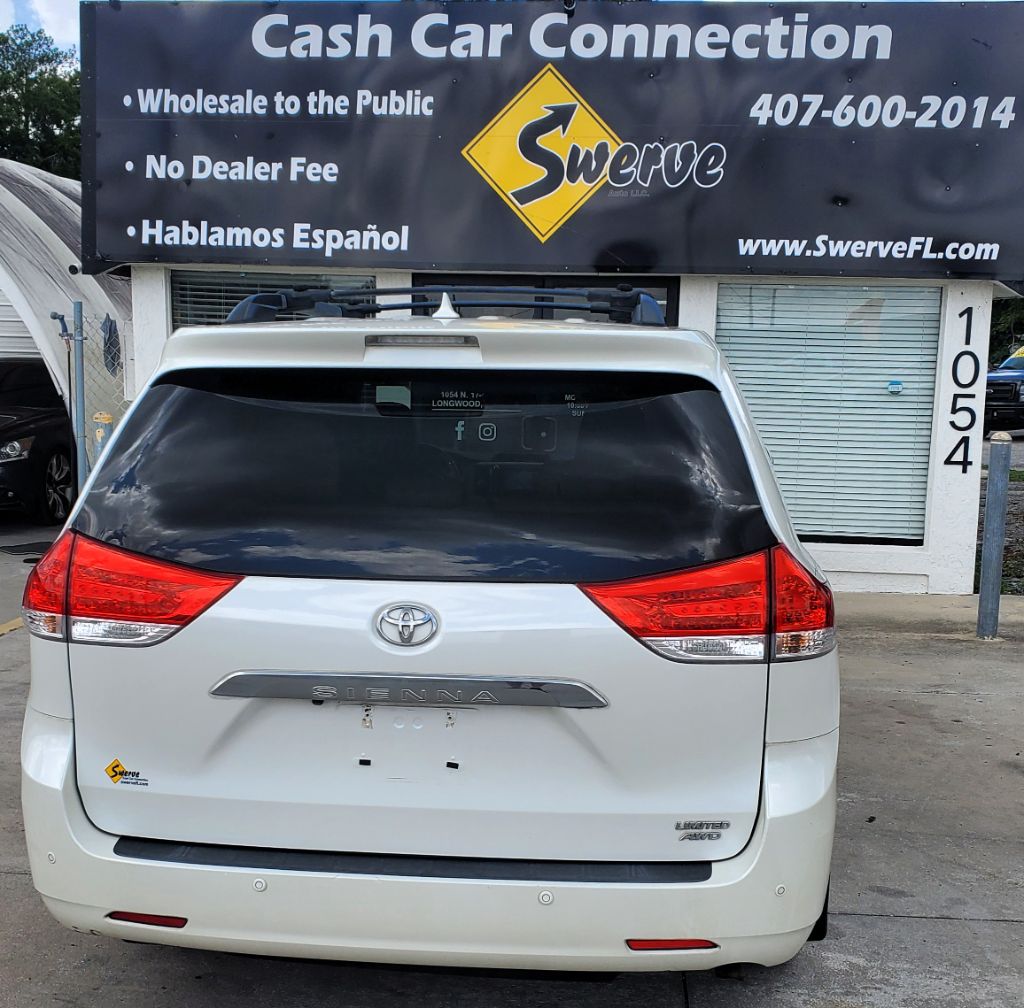 2014 Toyota Sienna - $9,750