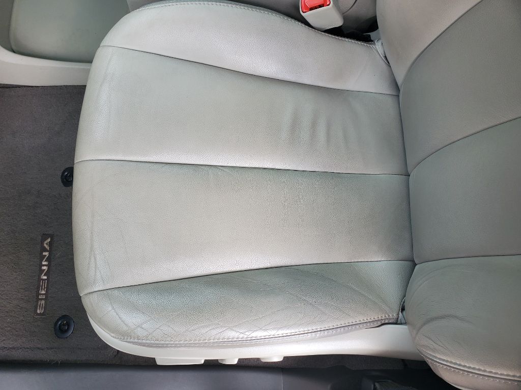 2014 Toyota Sienna - $9,750