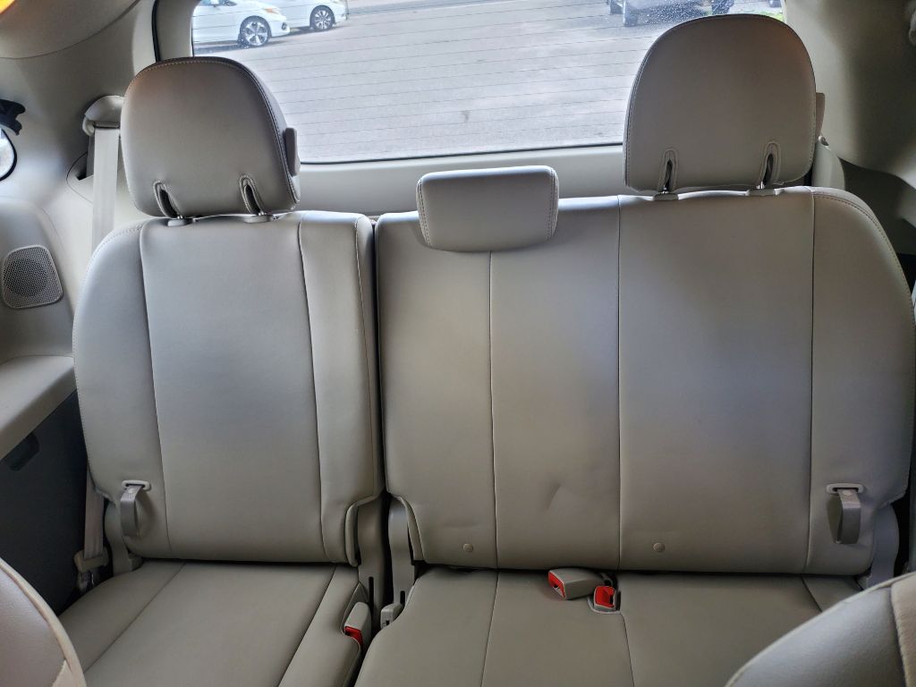 2014 Toyota Sienna - $9,750