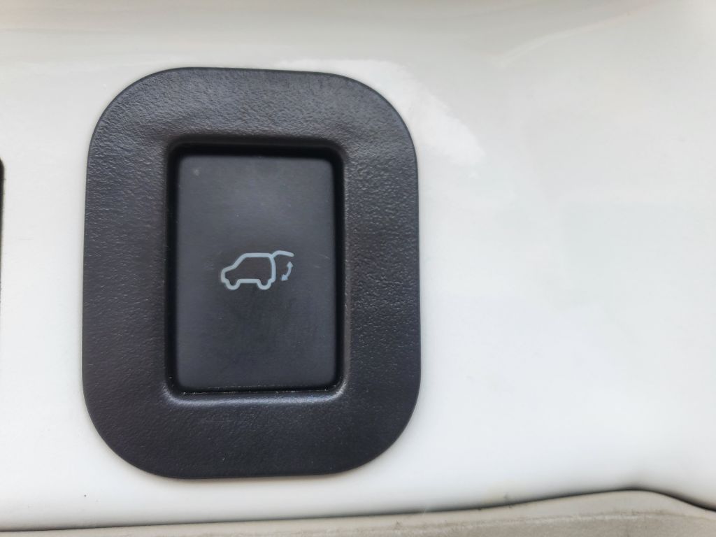 2014 Toyota Sienna - $9,750