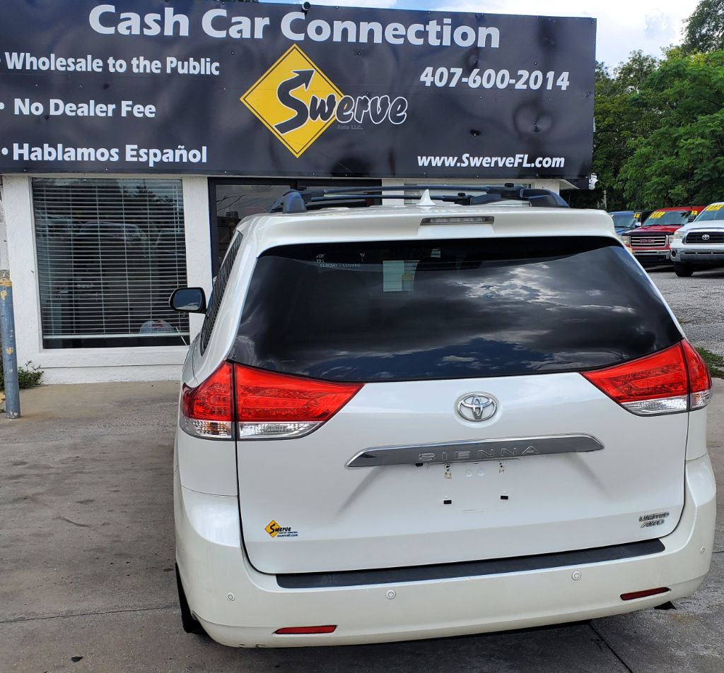 2014 Toyota Sienna - $9,750
