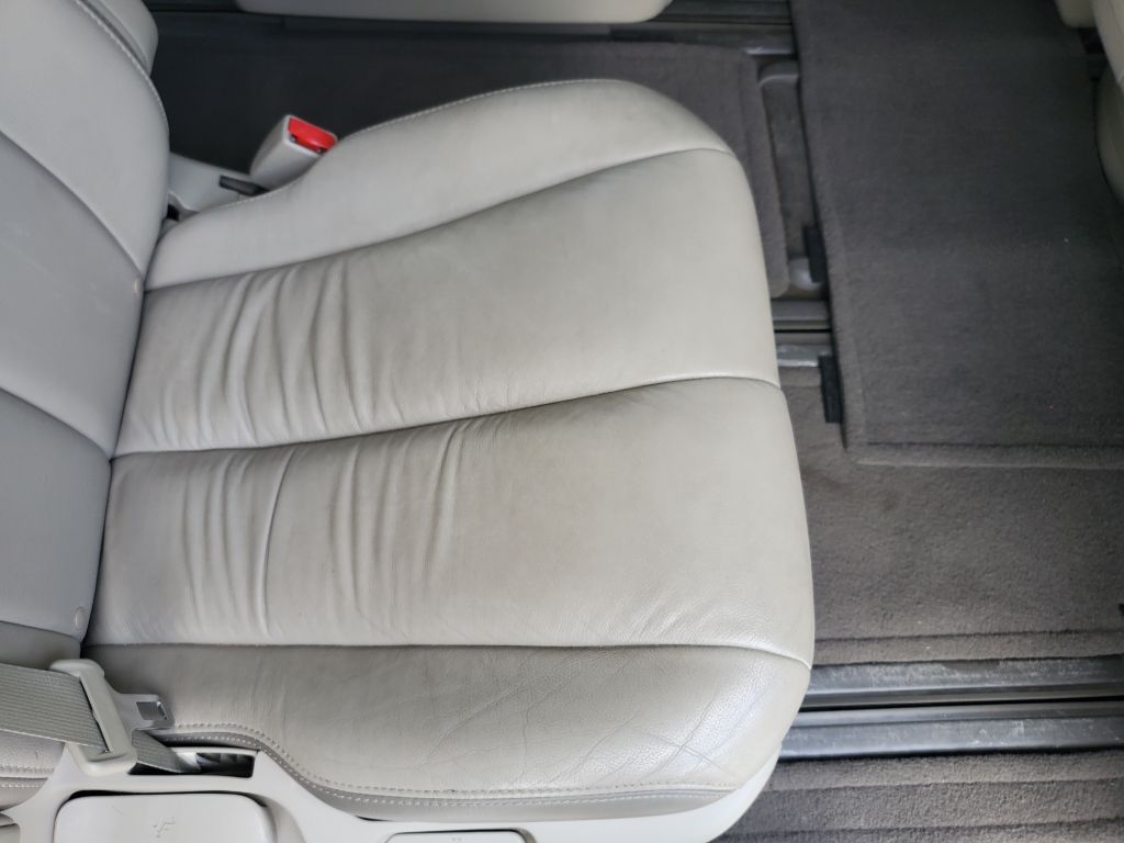 2014 Toyota Sienna - $9,750