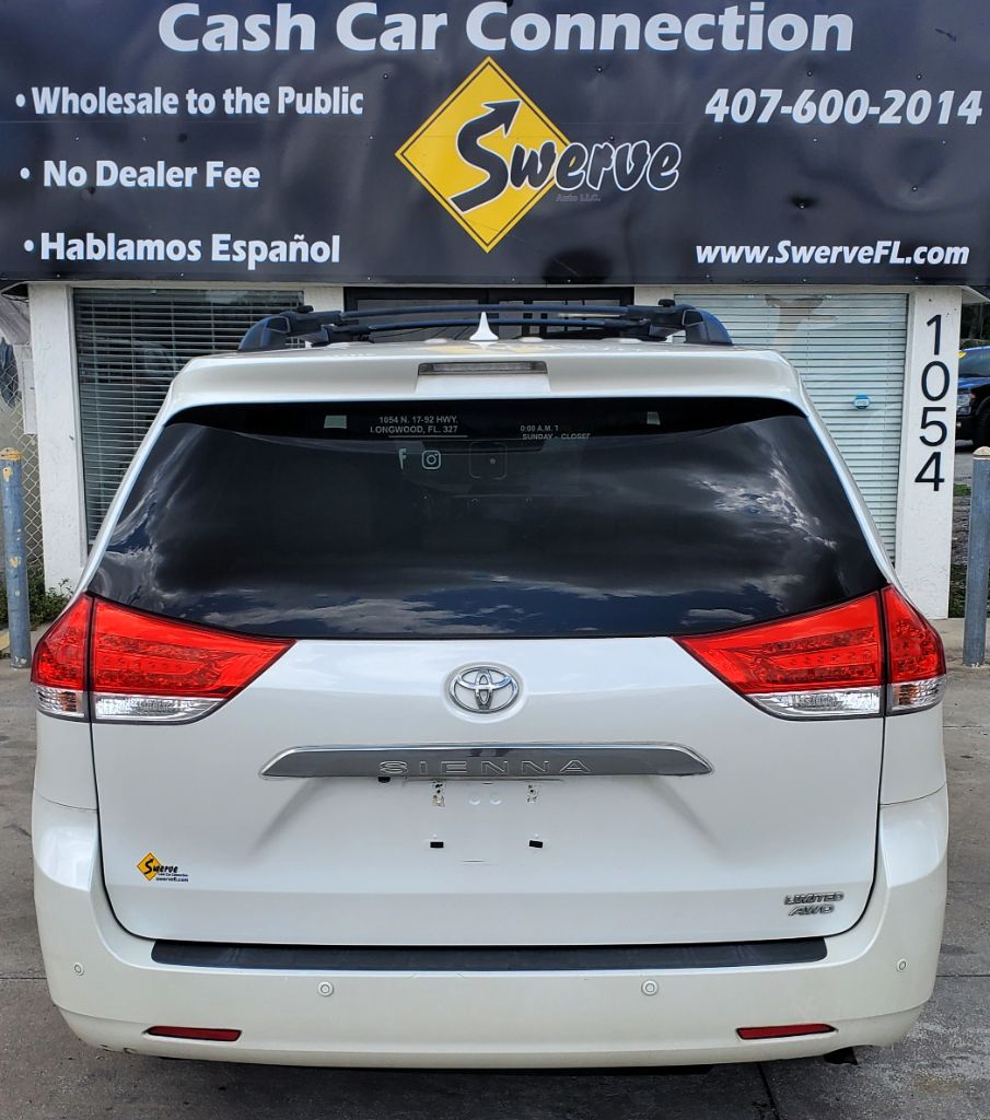 2014 Toyota Sienna - $9,750